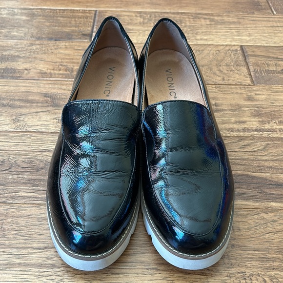 vionic patent leather shoes